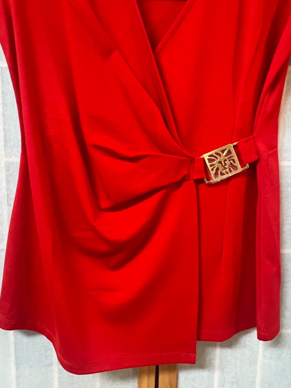 ANNE KLEIN Red Wrap Top XS NWT Gold Buckle Stretch Knit Blouse Career Classic - Picture 10 of 10